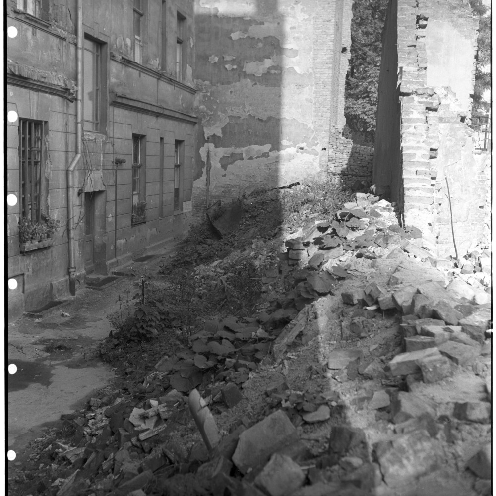 Negativ: Gelände, Geßlerstraße 20, 1950 (Museen Tempelhof-Schöneberg/Herwarth Staudt CC BY-NC-SA)