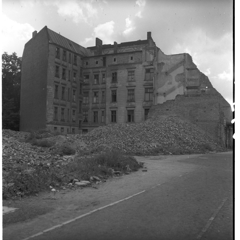 Negativ: Gelände, Gleditschstraße 3/5 und 7/9, 1951 (Museen Tempelhof-Schöneberg/Herwarth Staudt CC BY-NC-SA)