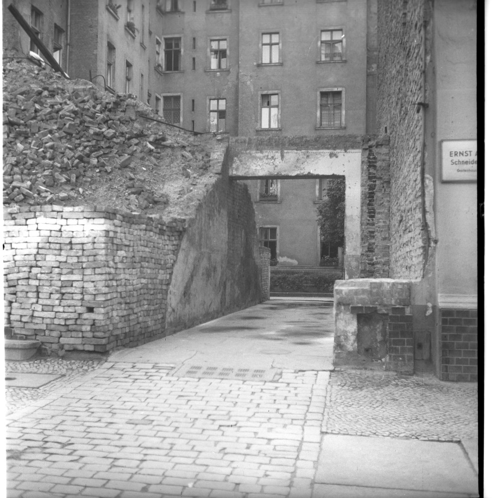 Negativ: Gelände, Goltzstraße 16, 1951 (Museen Tempelhof-Schöneberg/Herwarth Staudt CC BY-NC-SA)