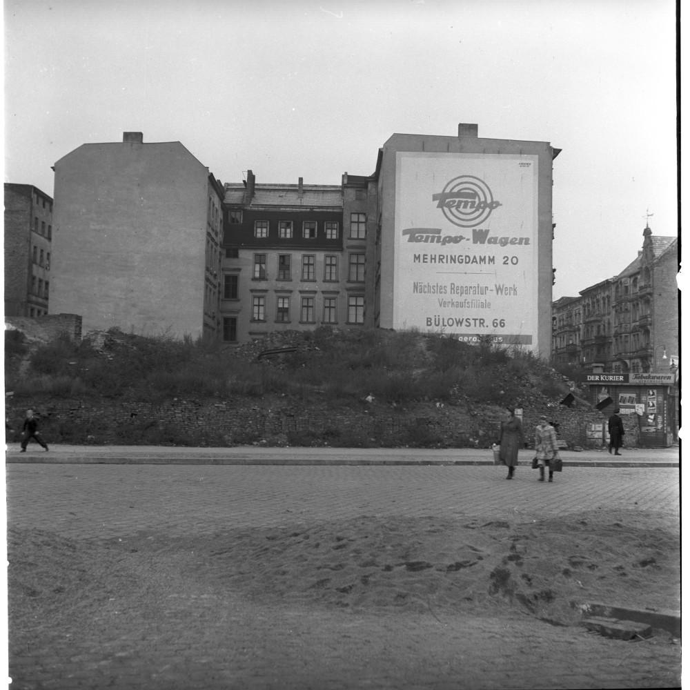 Negativ: Gelände, Großgörschenstraße 30, 1952 (Museen Tempelhof-Schöneberg/Herwarth Staudt CC BY-NC-SA)
