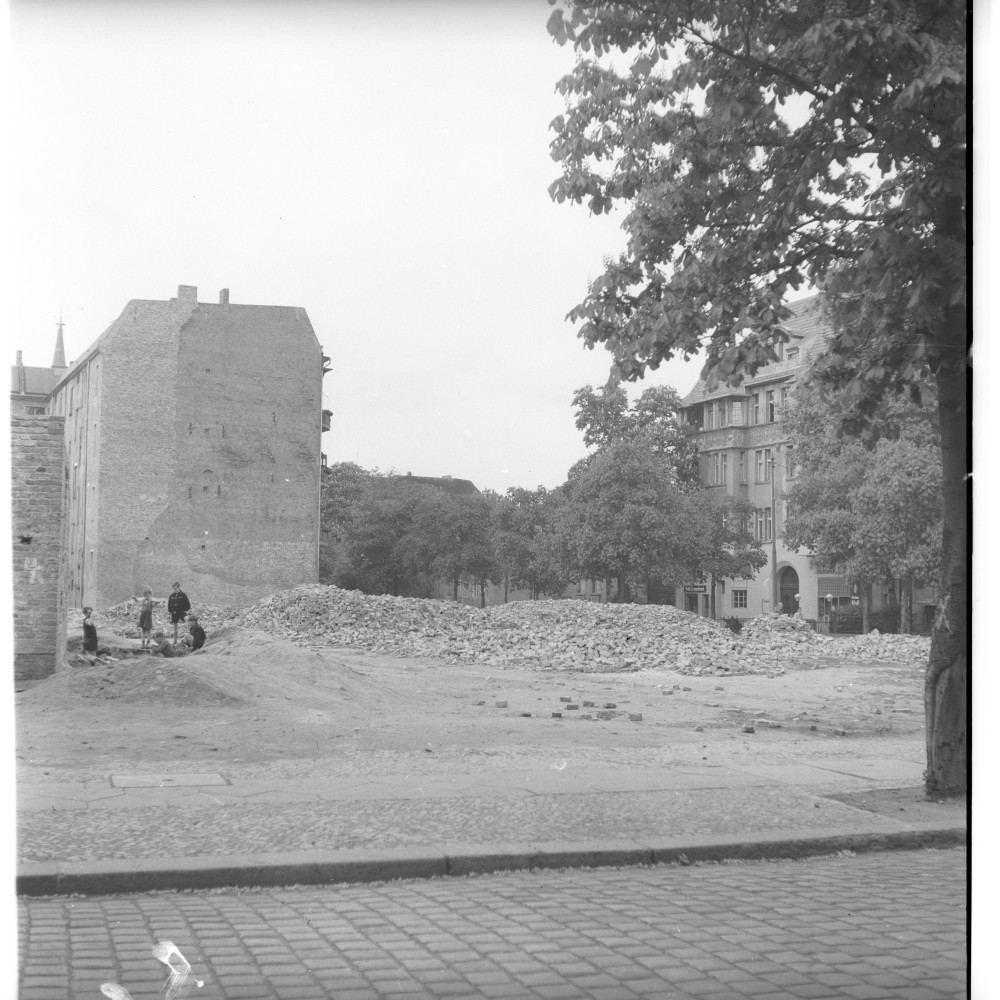 Negativ: Gelände, Handjerystraße 44, 1951 (Museen Tempelhof-Schöneberg/Herwarth Staudt CC BY-NC-SA)