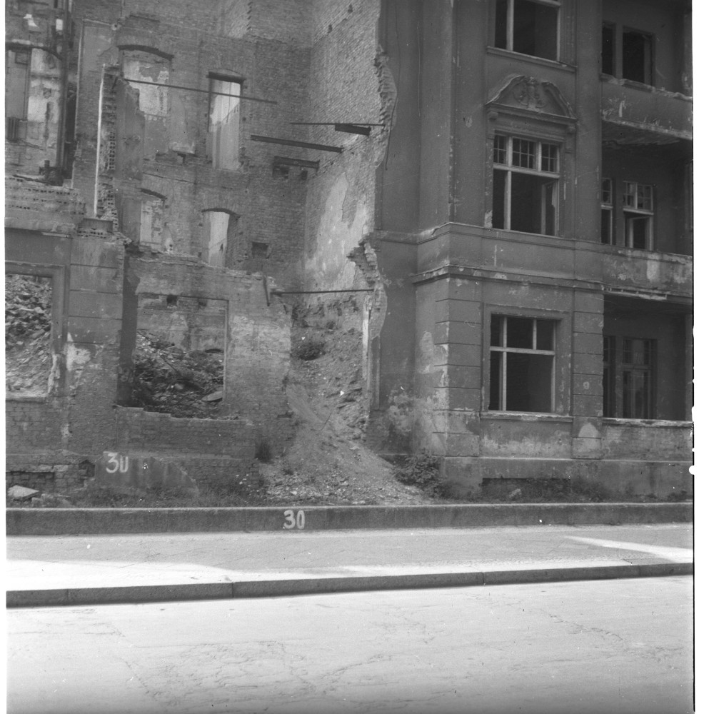 Negativ: Gelände, Heylstraße 30, 1951 (Museen Tempelhof-Schöneberg/Herwarth Staudt CC BY-NC-SA)