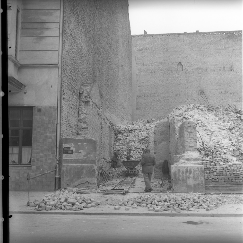 Negativ: Gelände, Hohenstaufenstraße 1, 1951 (Museen Tempelhof-Schöneberg/Herwarth Staudt CC BY-NC-SA)