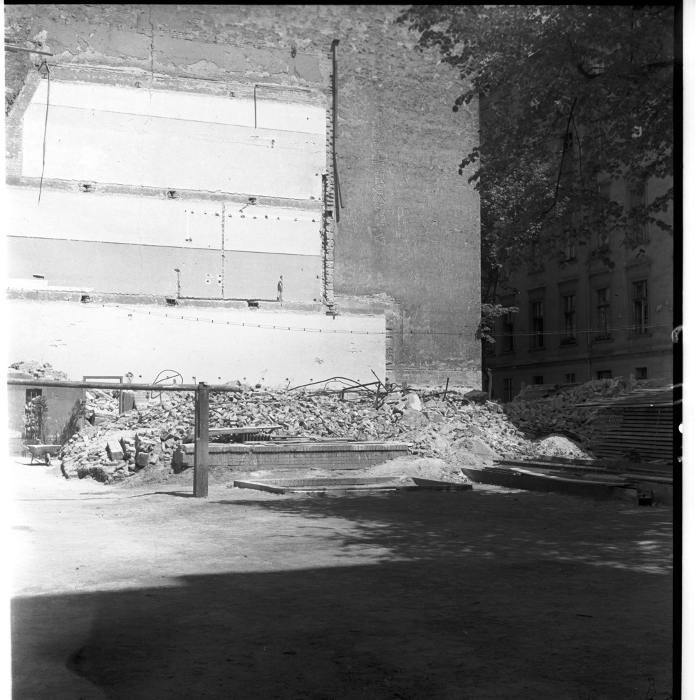 Negativ: Gelände, Hohenstaufenstraße 3, 1951 (Museen Tempelhof-Schöneberg/Herwarth Staudt CC BY-NC-SA)