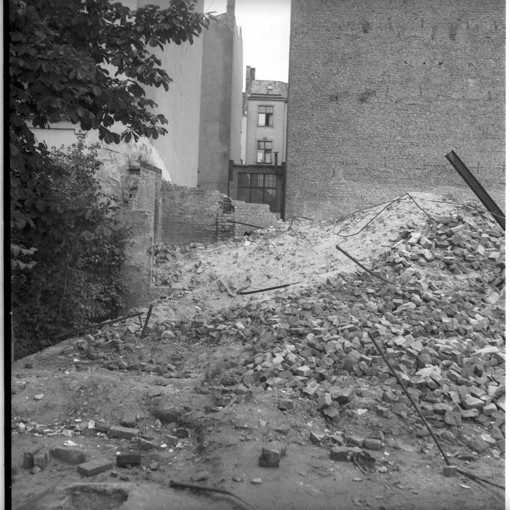 Negativ: Gelände, Kalckreuthstraße 18, 1951 (Museen Tempelhof-Schöneberg/Herwarth Staudt CC BY-NC-SA)