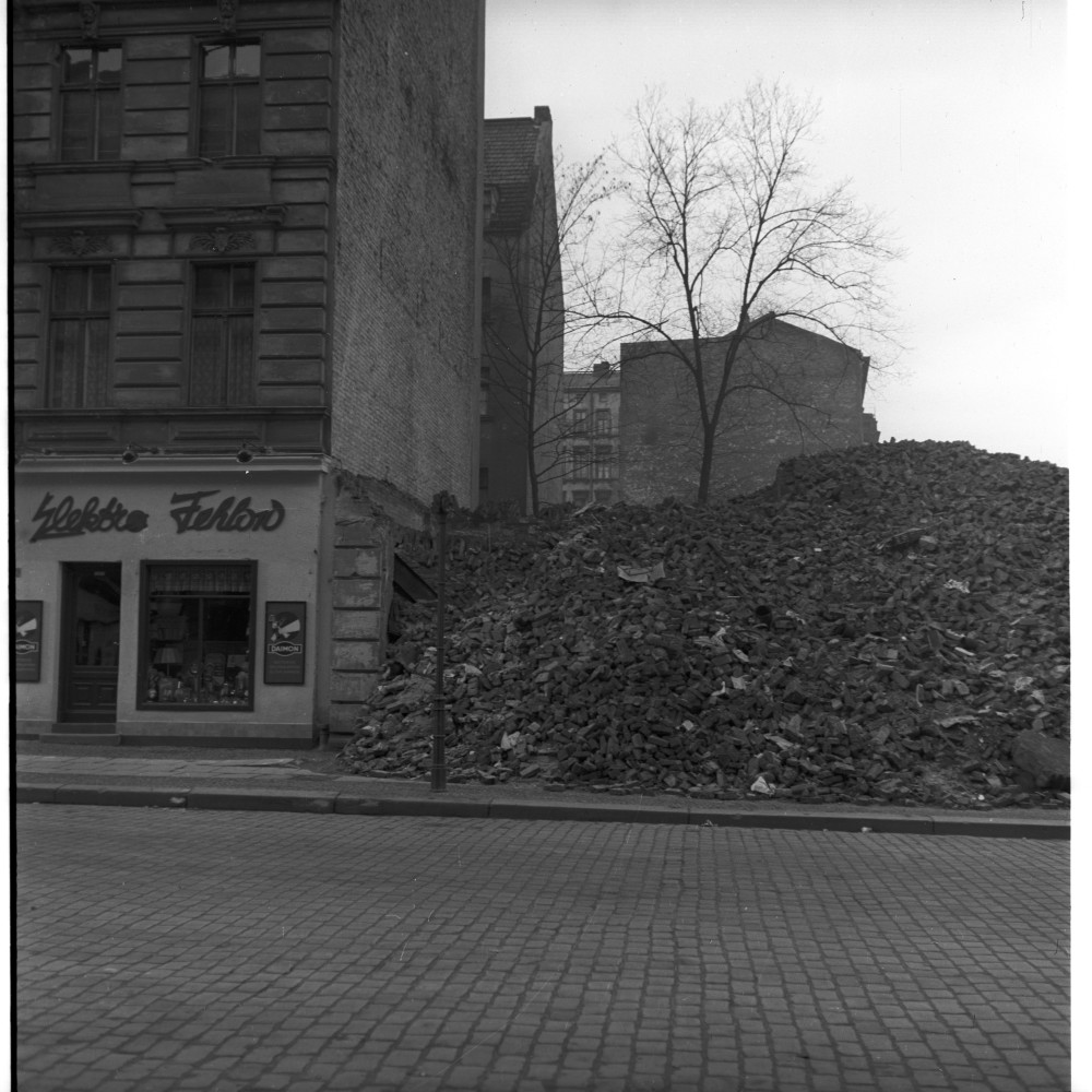 Negativ: Gelände, Katzlerstraße 1, 1951 (Museen Tempelhof-Schöneberg/Herwarth Staudt CC BY-NC-SA)
