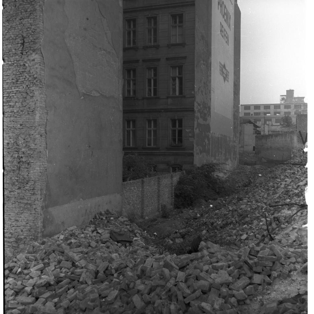 Negativ: Gelände, Kleiststraße 24 und 25, 1950 (Museen Tempelhof-Schöneberg/Herwarth Staudt CC BY-NC-SA)