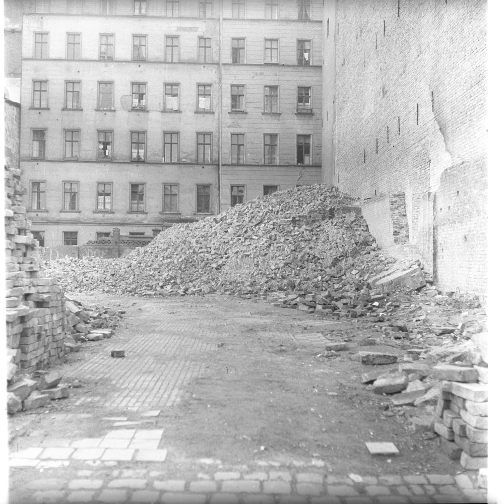 Negativ: Gelände, Kulmer Straße 5, 1951 (Museen Tempelhof-Schöneberg/Herwarth Staudt CC BY-NC-SA)