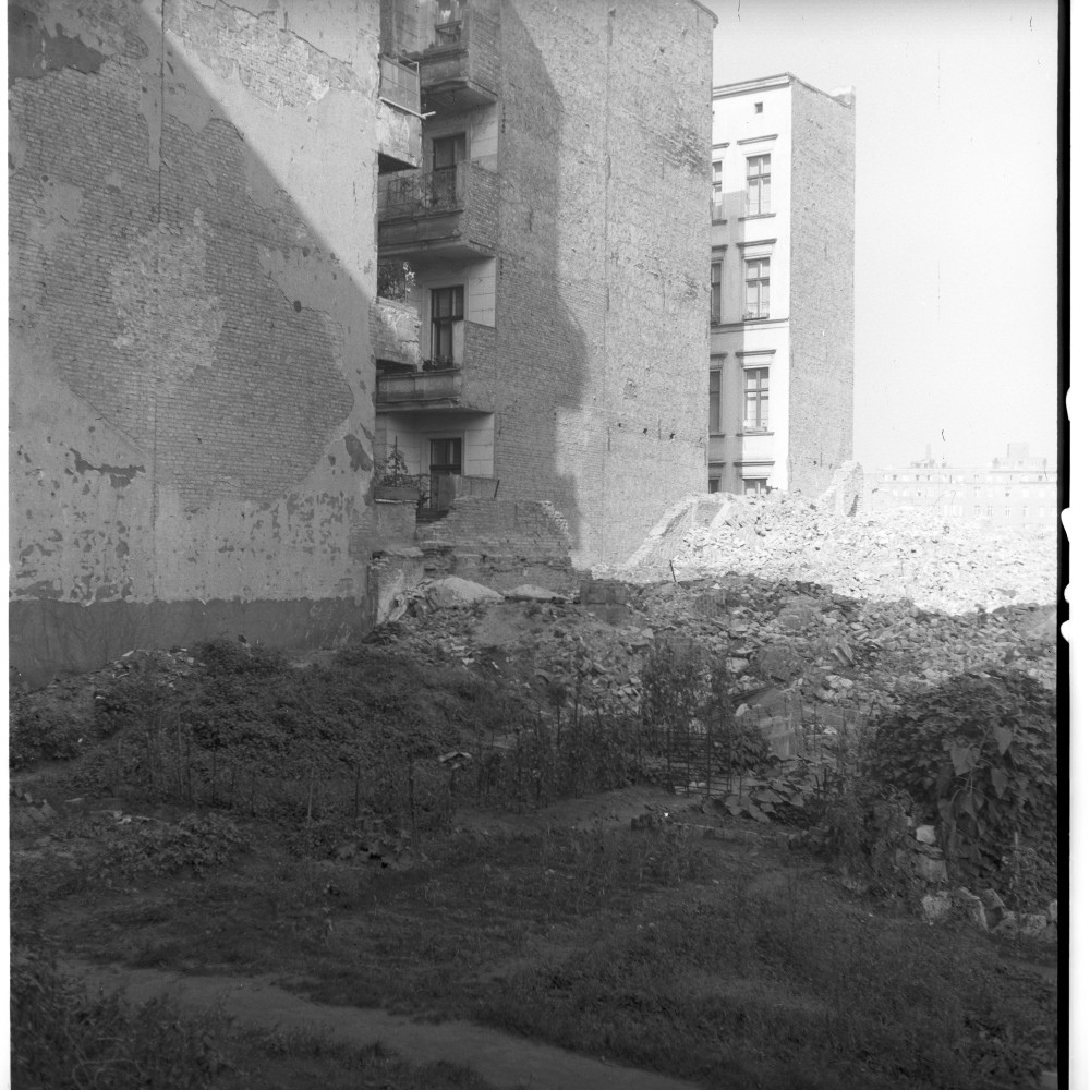 Negativ: Gelände, Kurfürstenstraße 114, 1951 (Museen Tempelhof-Schöneberg/Herwarth Staudt CC BY-NC-SA)