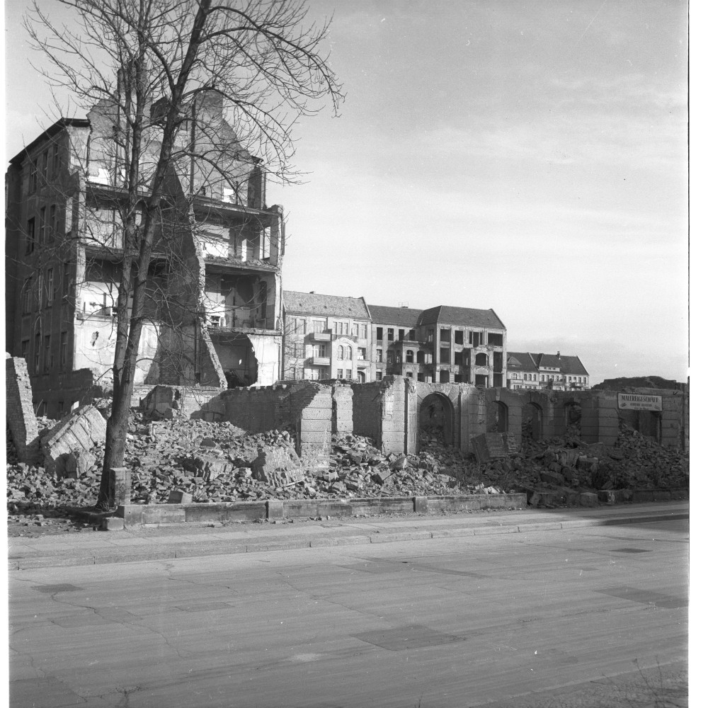 Negativ: Gelände, Landshuter Straße 36, 1953 (Museen Tempelhof-Schöneberg/Herwarth Staudt CC BY-NC-SA)