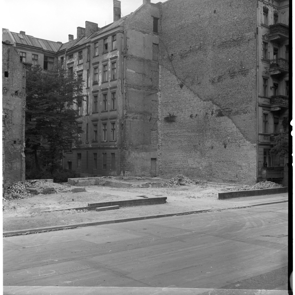 Negativ: Gelände, Luitpoldstraße 7, 1953 (Museen Tempelhof-Schöneberg/Herwarth Staudt CC BY-NC-SA)
