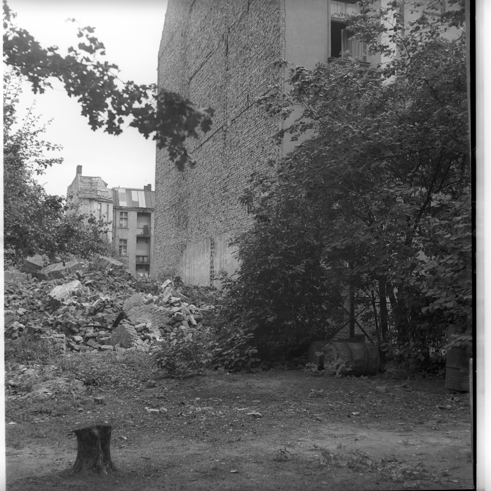Negativ: Gelände, Menzelstraße 27, 1951 (Museen Tempelhof-Schöneberg/Herwarth Staudt CC BY-NC-SA)