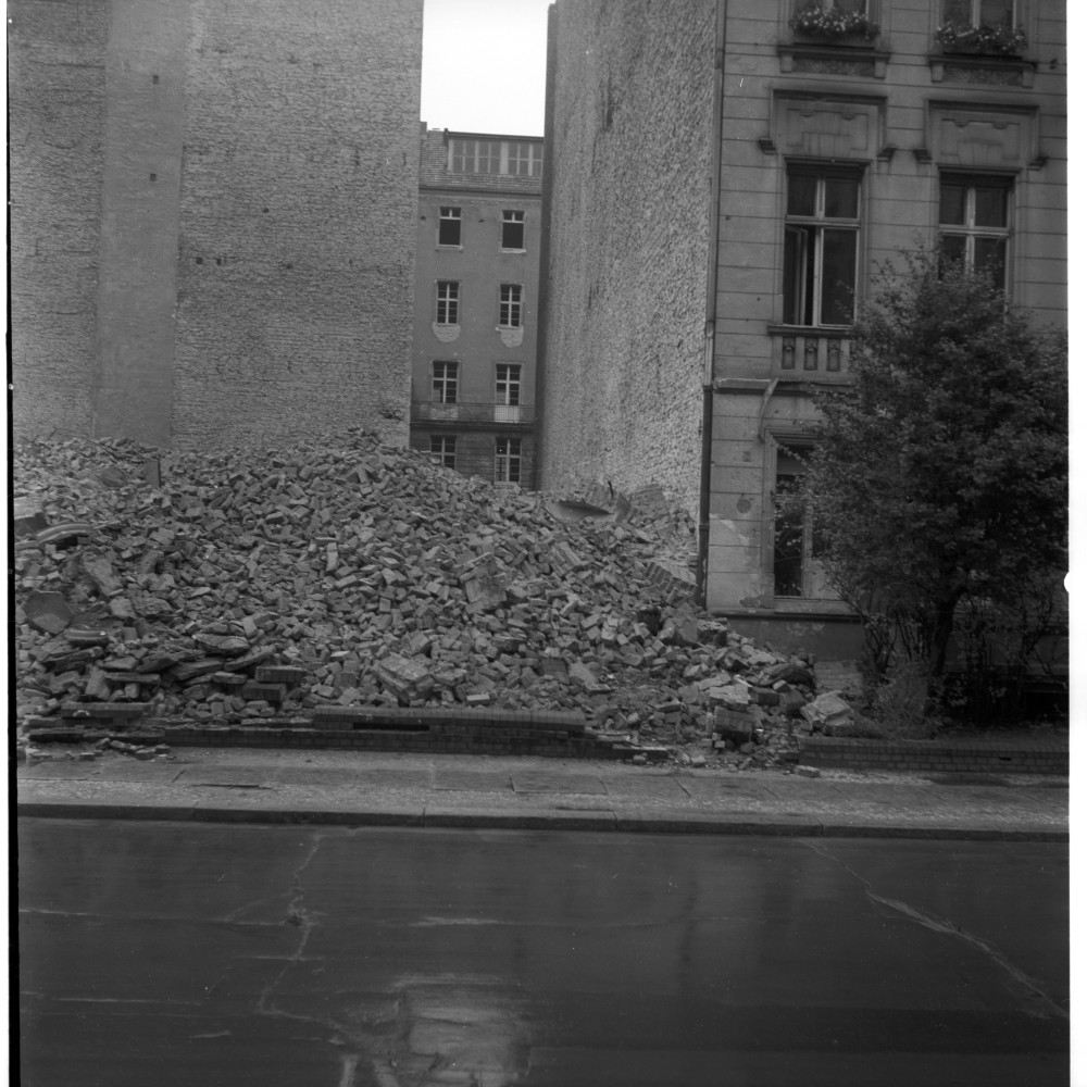 Negativ: Gelände, Neue Ansbacher Straße 8, 1952 (Museen Tempelhof-Schöneberg/Herwarth Staudt CC BY-NC-SA)