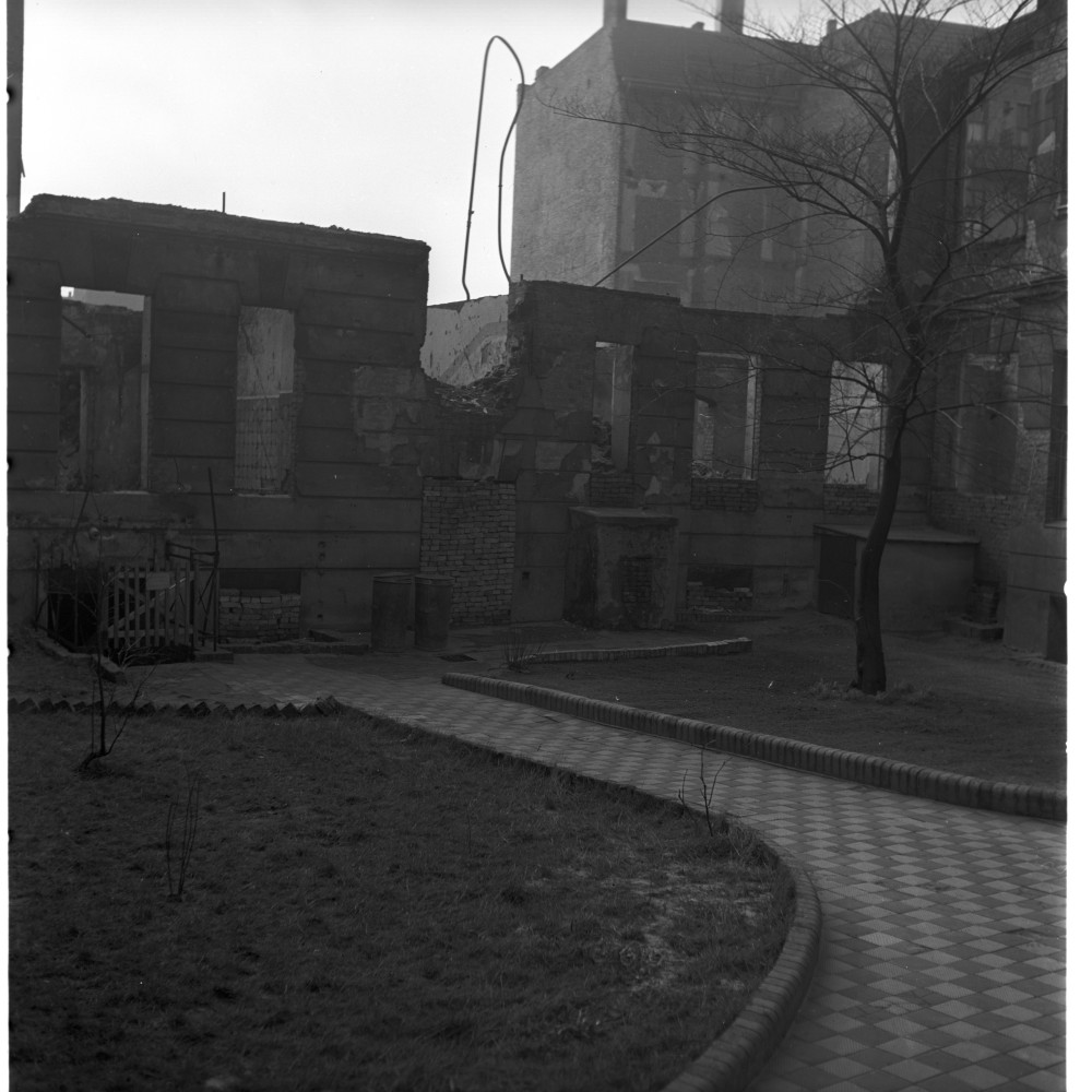 Negativ: Gelände, Neue Winterfeldtstraße 14, 1953 (Museen Tempelhof-Schöneberg/Herwarth Staudt CC BY-NC-SA)