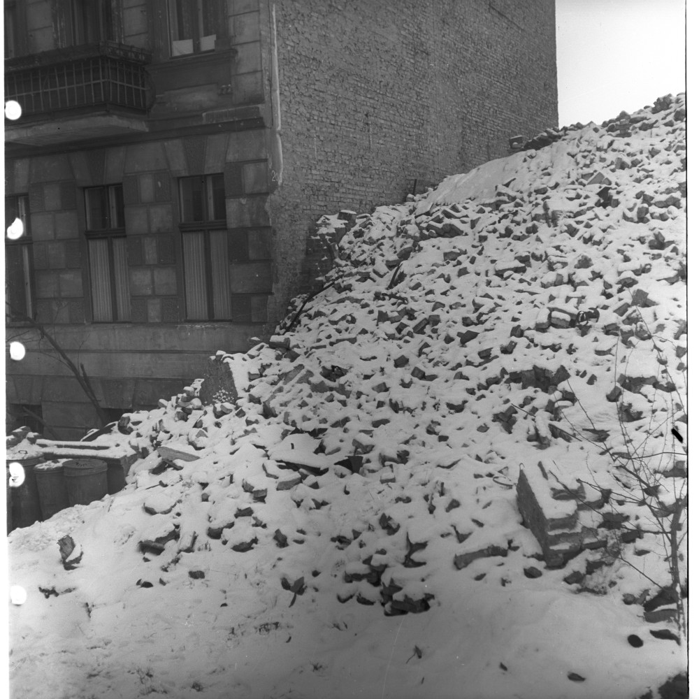 Negativ: Gelände, Neue Winterfeldtstraße 34, 1951 (Museen Tempelhof-Schöneberg/Herwarth Staudt CC BY-NC-SA)