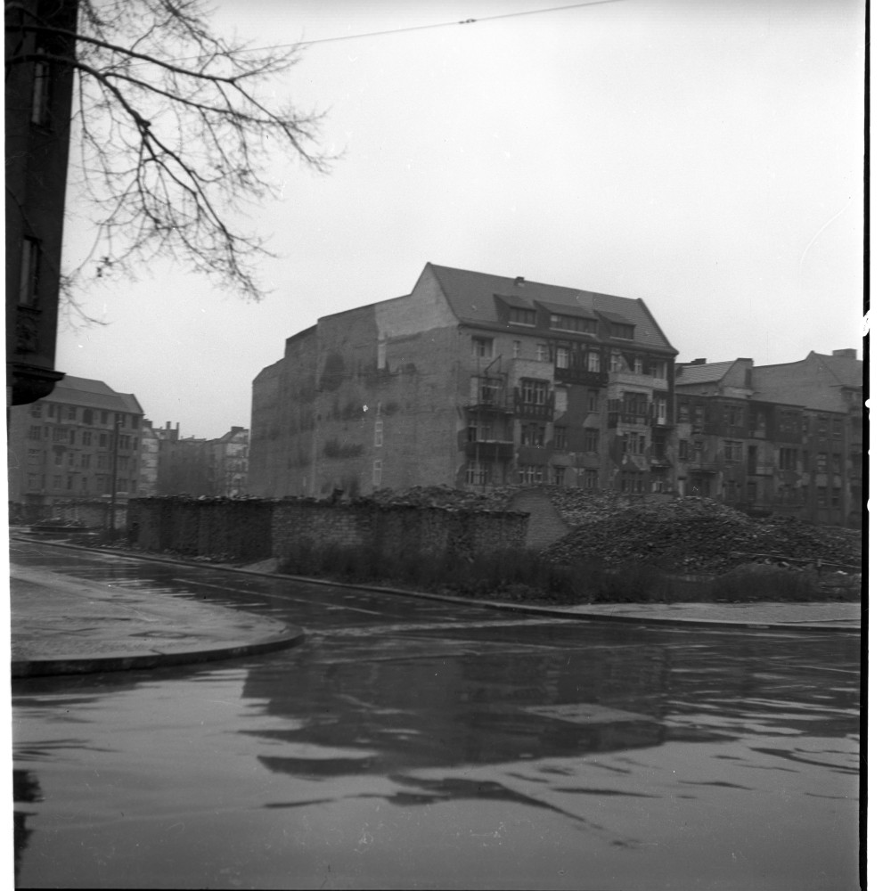 Negativ: Gelände, Nördlinger Straße 5, 1952 (Museen Tempelhof-Schöneberg/Herwarth Staudt CC BY-NC-SA)