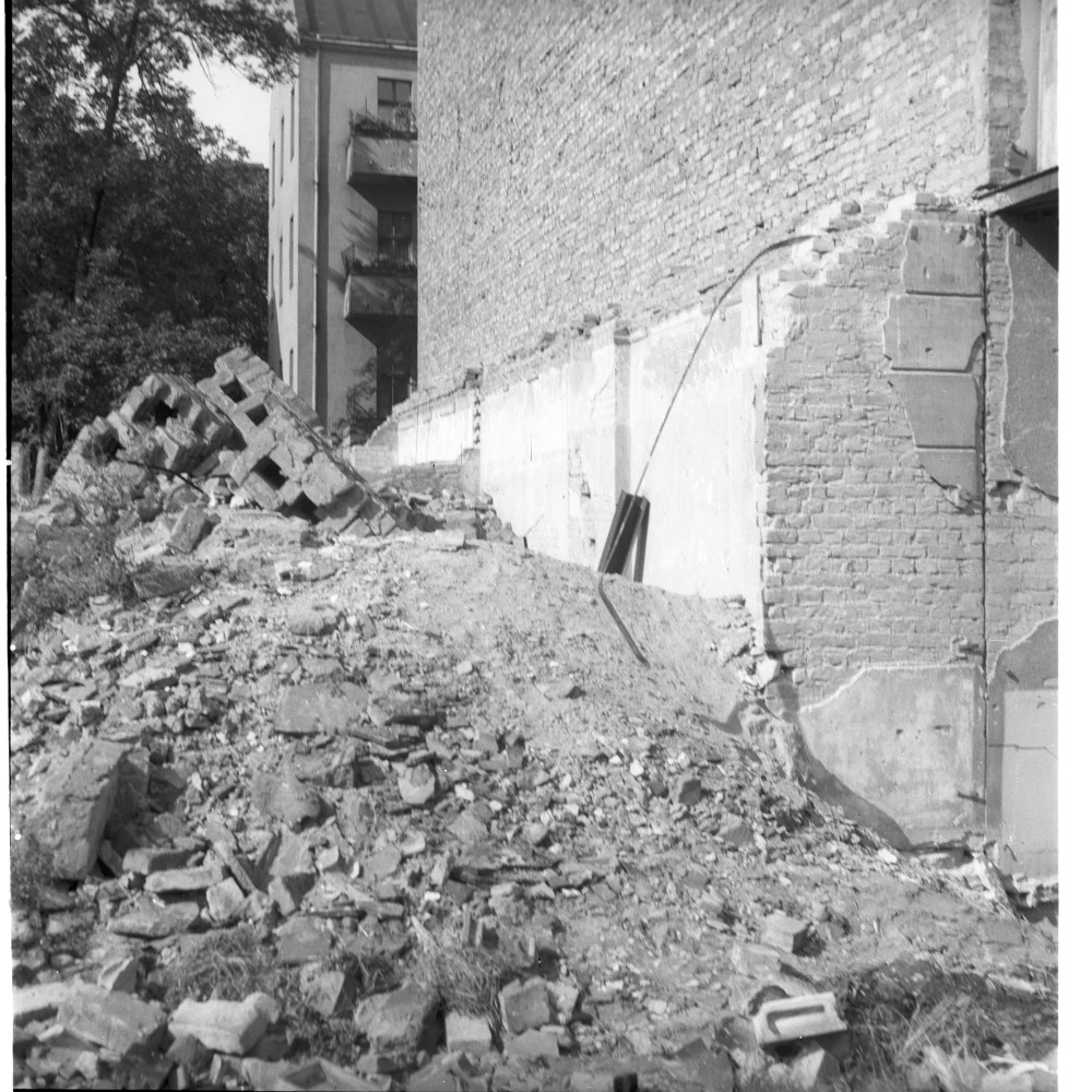 Negativ: Gelände, Rubensstraße 74, 1951 (Museen Tempelhof-Schöneberg/Herwarth Staudt CC BY-NC-SA)