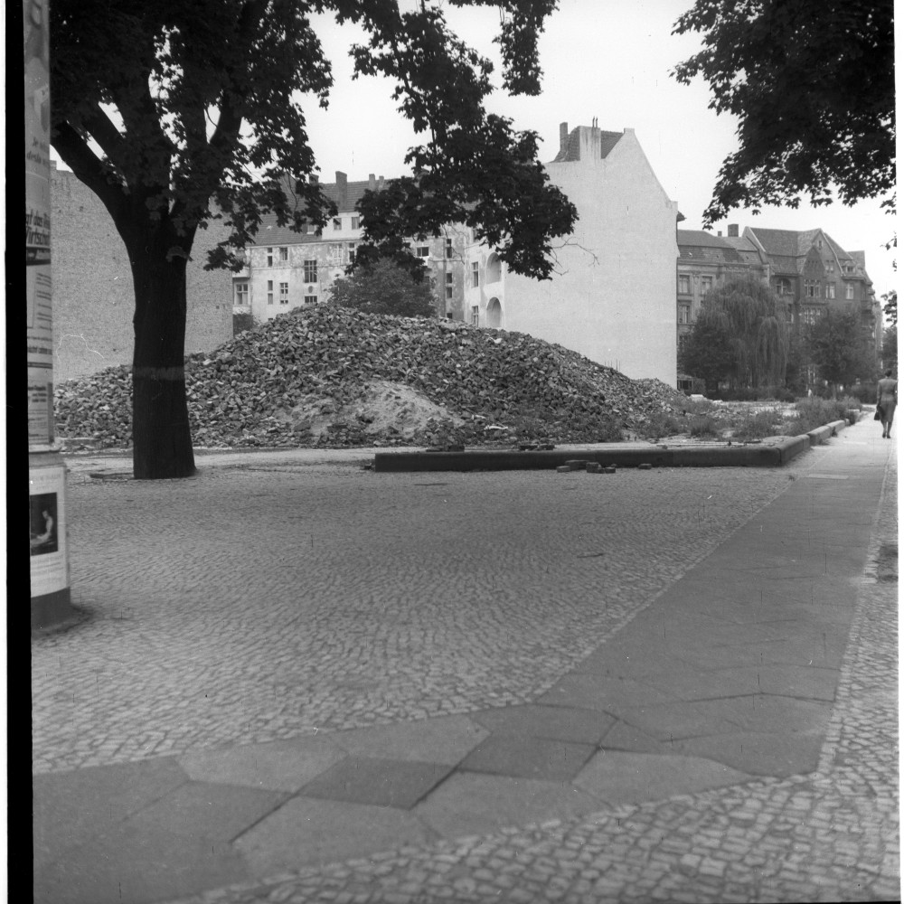 Negativ: Gelände, Sarrazinstraße 2, 1952 (Museen Tempelhof-Schöneberg/Herwarth Staudt CC BY-NC-SA)