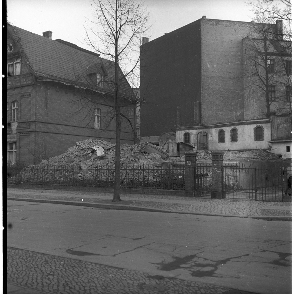 Negativ: Gelände, Sarrazinstraße 21, 1951 (Museen Tempelhof-Schöneberg/Herwarth Staudt CC BY-NC-SA)
