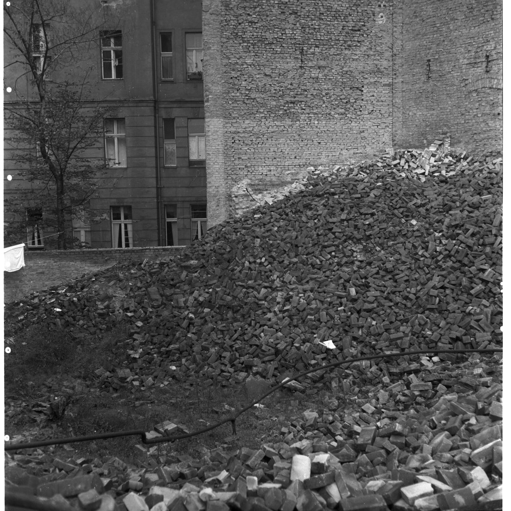 Negativ: Gelände, Schwäbische Straße 20, 1952 (Museen Tempelhof-Schöneberg/Herwarth Staudt CC BY-NC-SA)