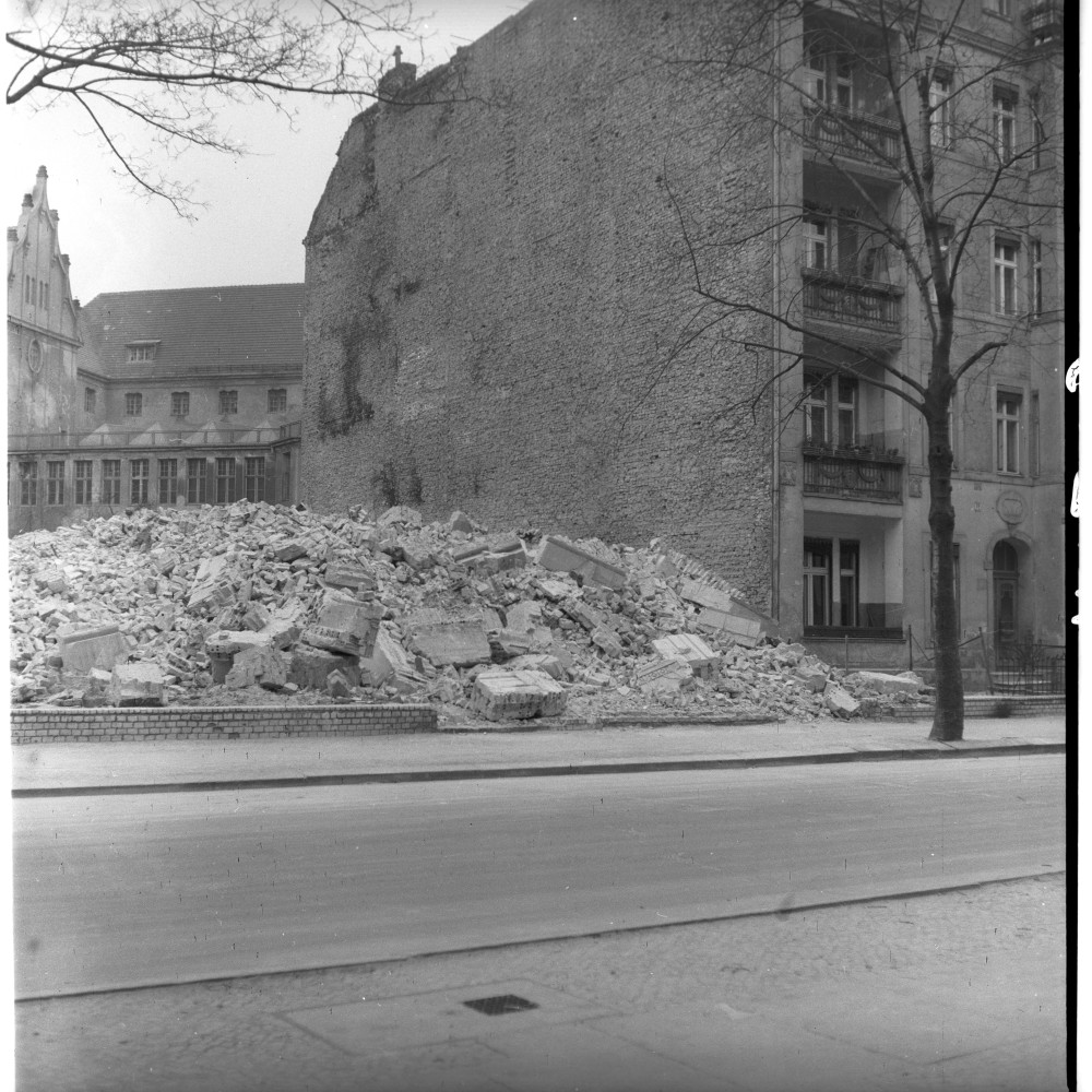Negativ: Gelände, Schwalbacher Straße 15, 1952 (Museen Tempelhof-Schöneberg/Herwarth Staudt CC BY-NC-SA)