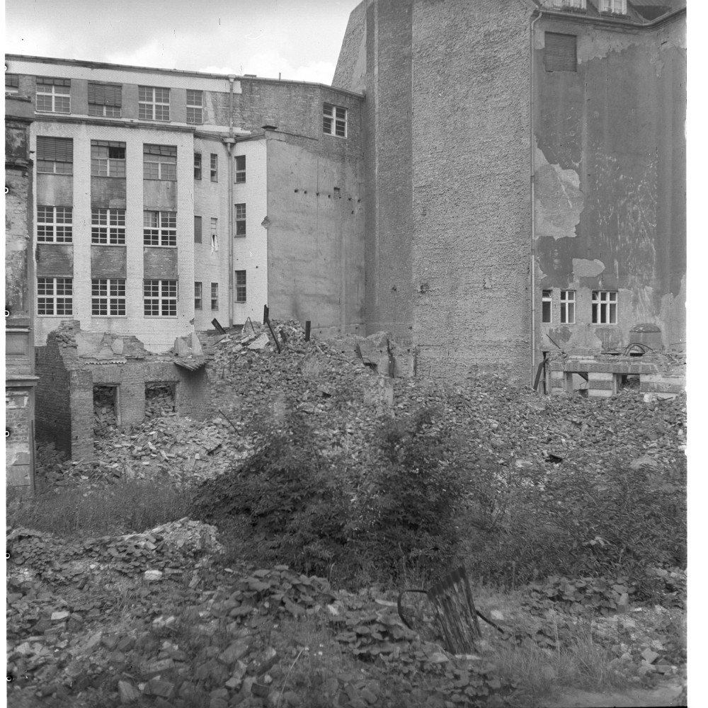 Negativ: Gelände, Tauentzienstraße 19 a-b, 1951 (Museen Tempelhof-Schöneberg/Herwarth Staudt CC BY-NC-SA)