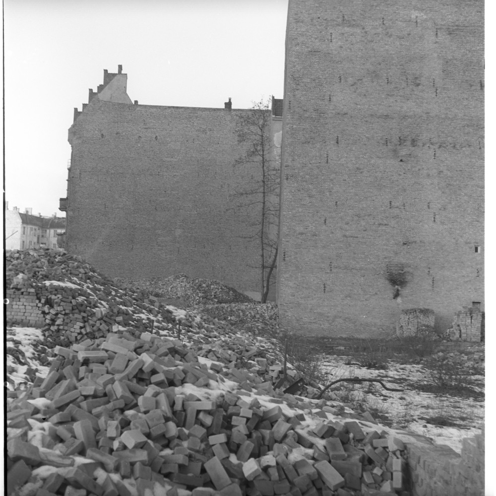 Negativ: Gelände, Treuchtlinger Straße 5, 1952 (Museen Tempelhof-Schöneberg/Herwarth Staudt CC BY-NC-SA)