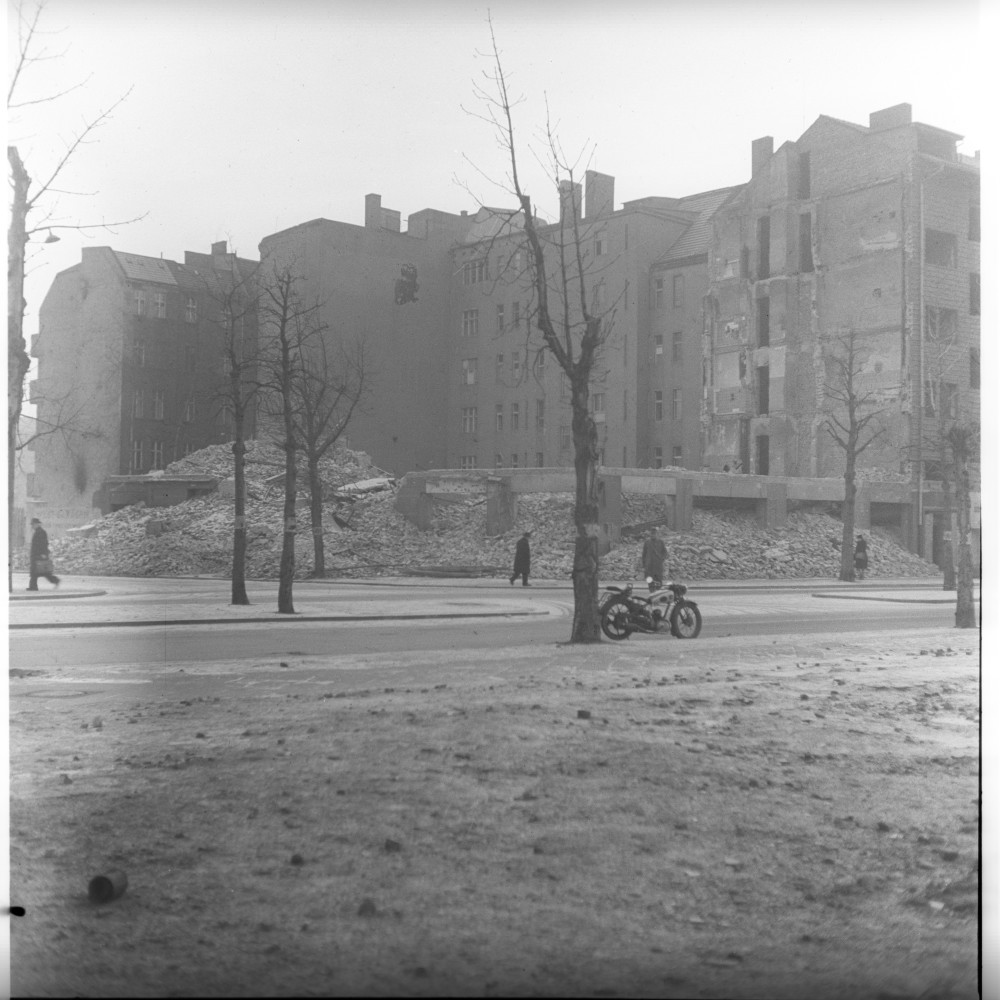 Negativ: Gelände, Wartburgstraße 25, 1950 (Museen Tempelhof-Schöneberg/Herwarth Staudt CC BY-NC-SA)