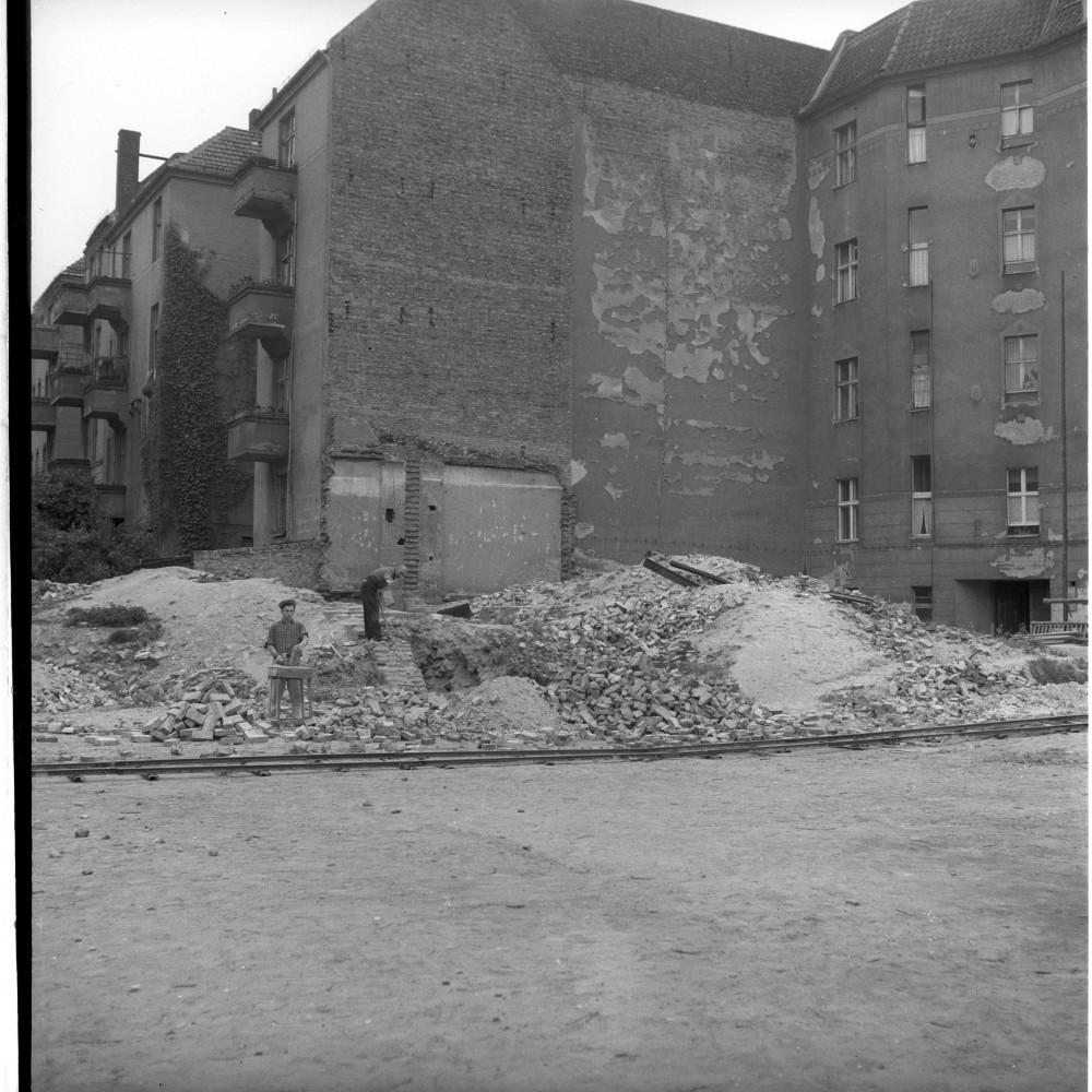 Negativ: Gelände, Wiesbadener Straße 7, 1952 (Museen Tempelhof-Schöneberg/Herwarth Staudt CC BY-NC-SA)