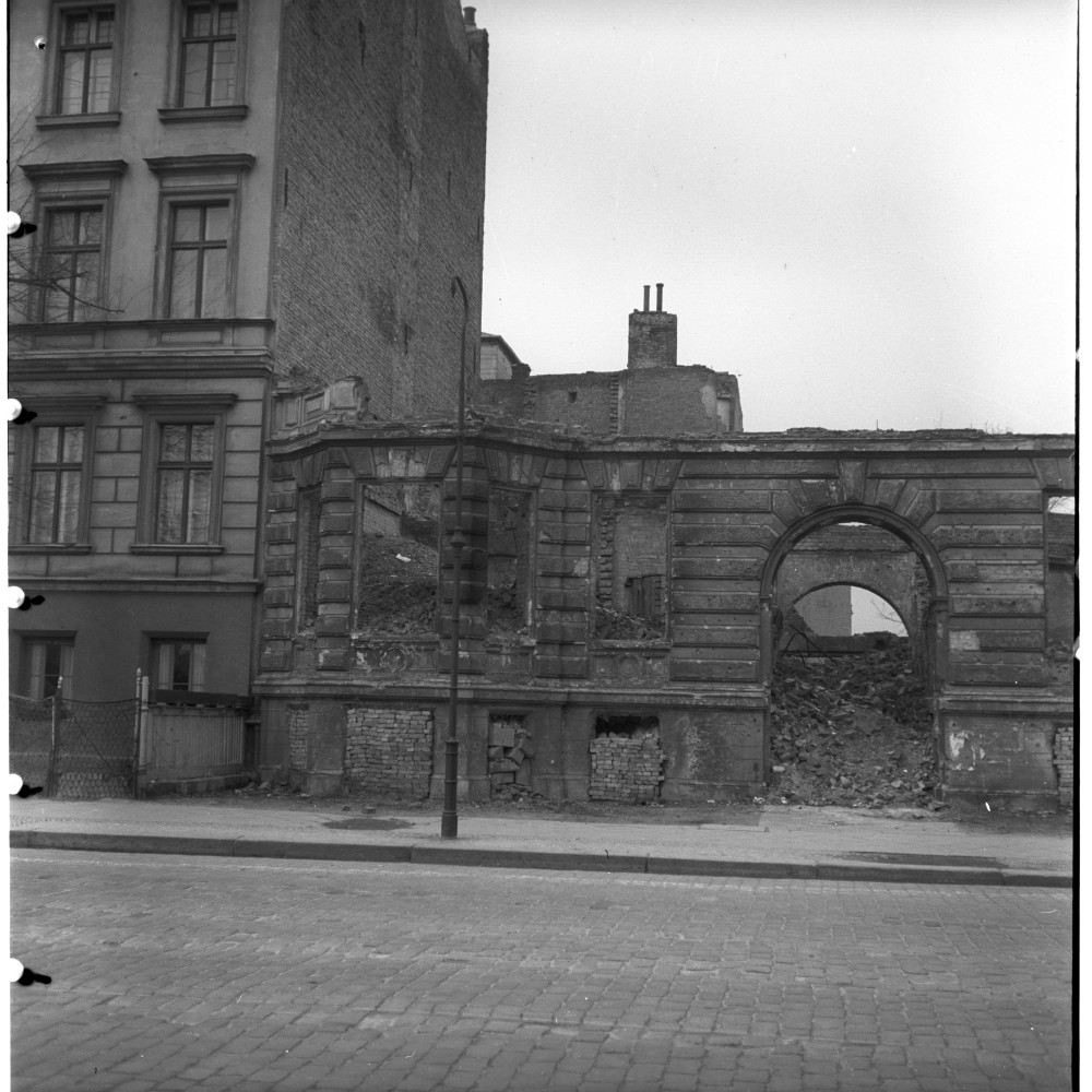 Negativ: Gelände, Zietenstraße 6, 1951 (Museen Tempelhof-Schöneberg/Herwarth Staudt CC BY-NC-SA)