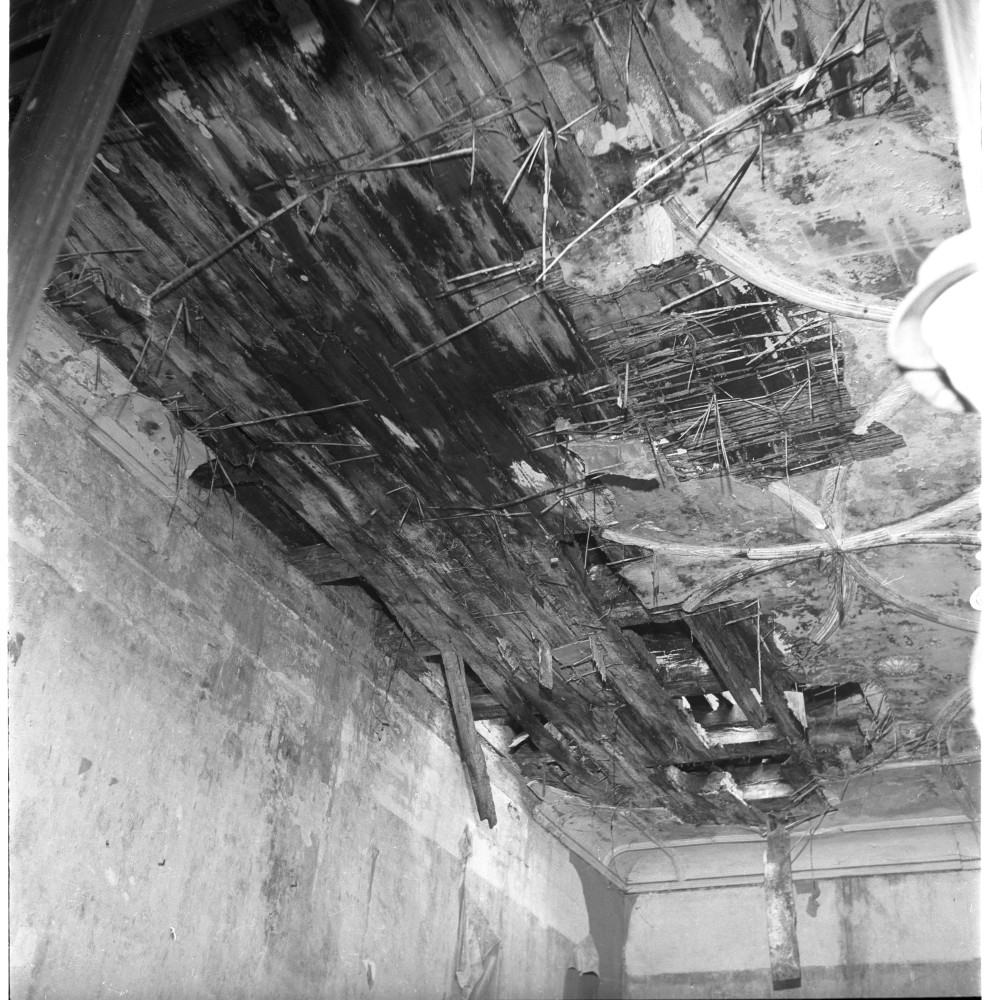 Negativ: Innenraum, Regensburger Straße 33 a, 1952 (Museen Tempelhof-Schöneberg/Herwarth Staudt CC BY-NC-SA)