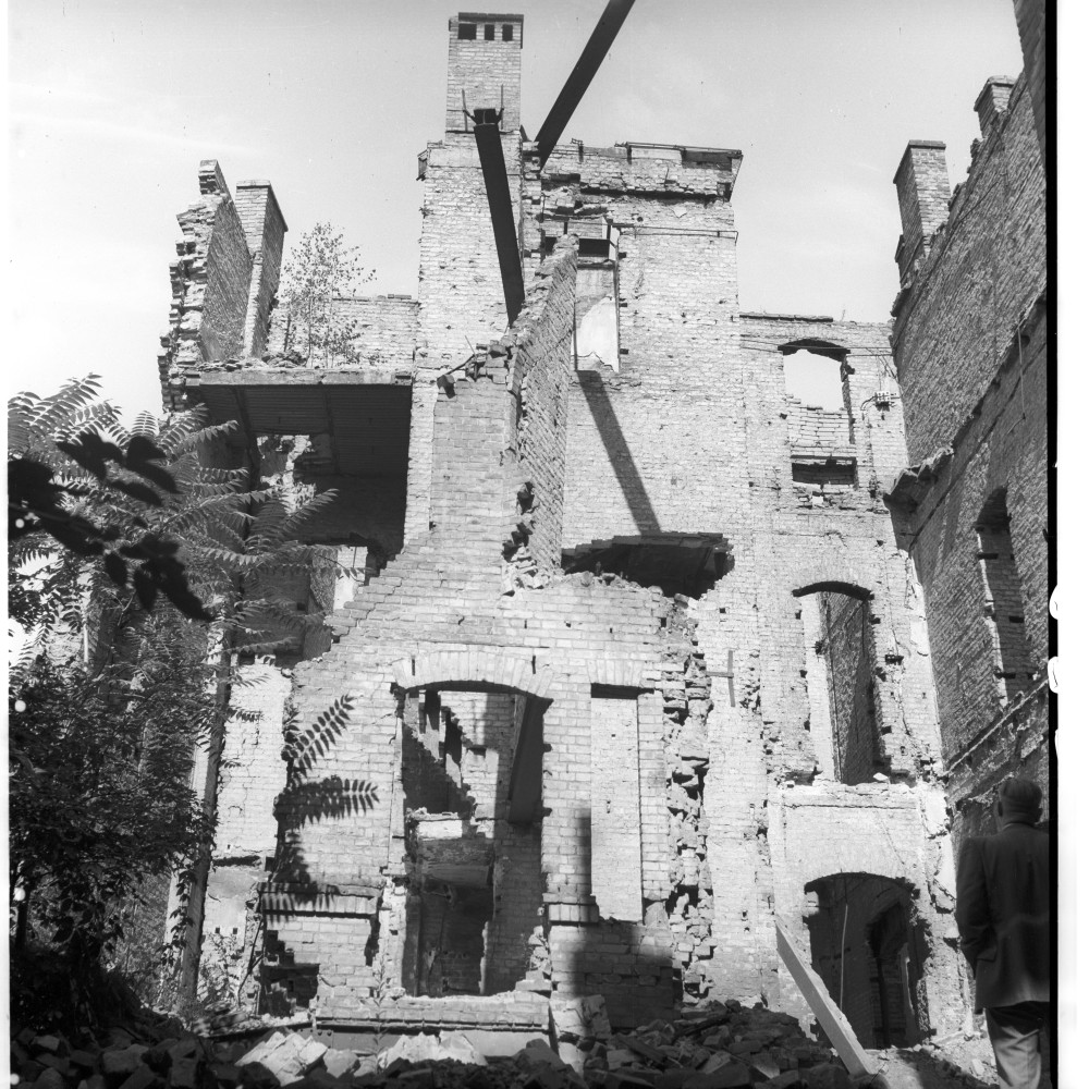 Negativ: Ruine, Ahornstraße 2, 1952 (Museen Tempelhof-Schöneberg/Herwarth Staudt CC BY-NC-SA)