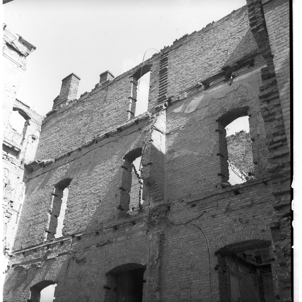 Negativ: Ruine, Ahornstraße 2, 1952 (Museen Tempelhof-Schöneberg/Herwarth Staudt CC BY-NC-SA)