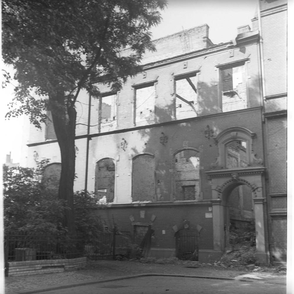 Negativ: Ruine, Ahornstraße 3, 1950 (Museen Tempelhof-Schöneberg/Herwarth Staudt CC BY-NC-SA)