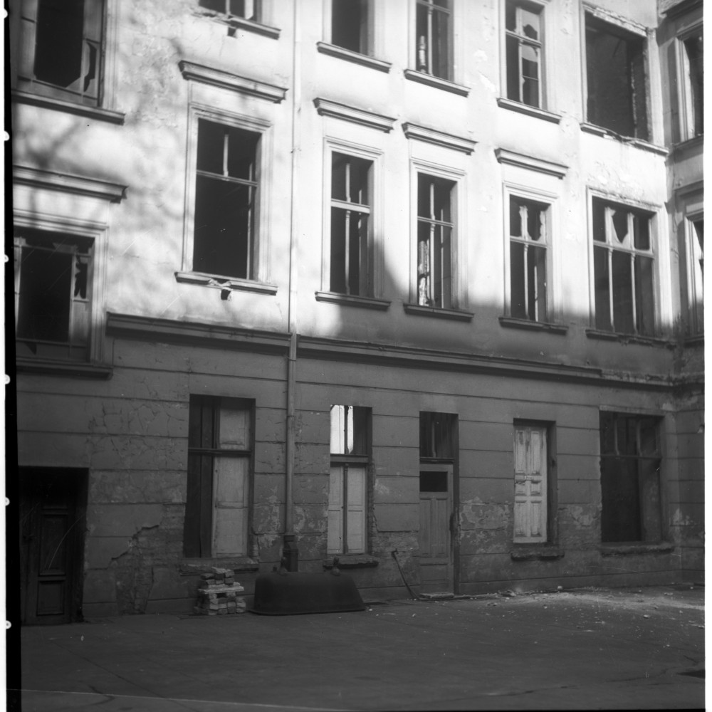 Negativ: Ruine, Akazienstraße 23, 1954 (Museen Tempelhof-Schöneberg/Herwarth Staudt CC BY-NC-SA)