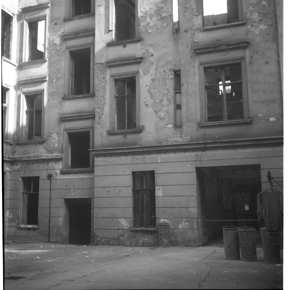 Negativ: Ruine, Akazienstraße 23, 1954 (Museen Tempelhof-Schöneberg/Herwarth Staudt CC BY-NC-SA)