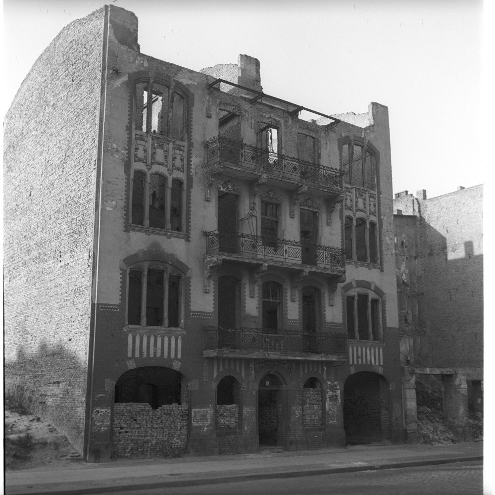 Negativ: Ruine, Albertstraße 3, 1953 (Museen Tempelhof-Schöneberg/Herwarth Staudt CC BY-NC-SA)