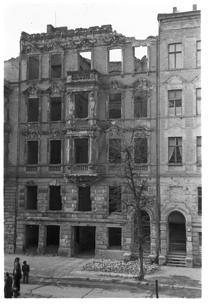 Negativ: Ruine, Ansbacher Straße 4, 1949 (Museen Tempelhof-Schöneberg/Herwarth Staudt CC BY-NC-SA)