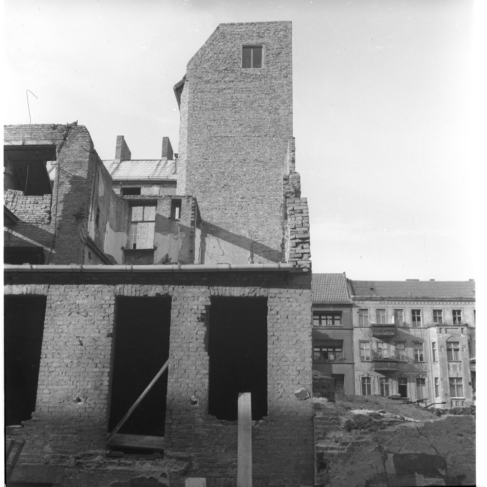 Negativ: Ruine, Apostel-Paulus-Straße 26, 1952 (Museen Tempelhof-Schöneberg/Herwarth Staudt CC BY-NC-SA)