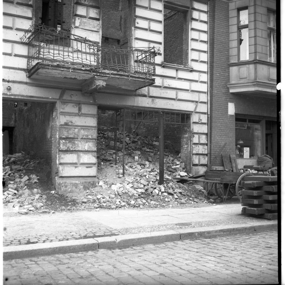 Negativ: Ruine, Apostel-Paulus-Straße 36, 1951 (Museen Tempelhof-Schöneberg/Herwarth Staudt CC BY-NC-SA)