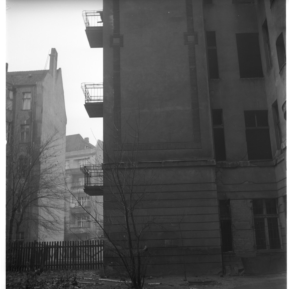 Negativ: Ruine, Aschaffenburger Straße 11, 1956 (Museen Tempelhof-Schöneberg/Herwarth Staudt CC BY-NC-SA)