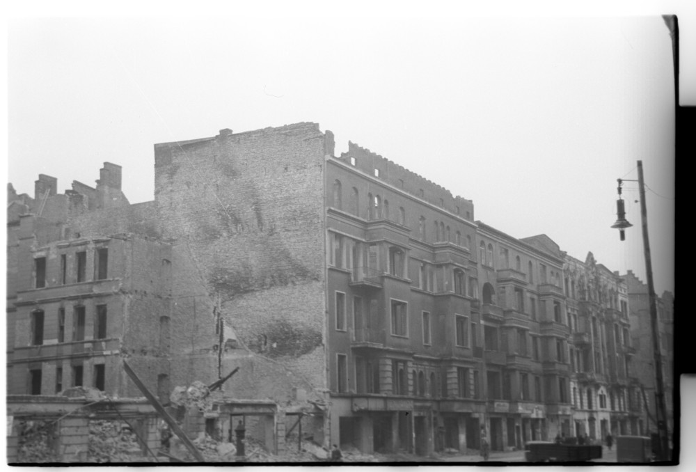 Negativ: Ruine, Augsburger Straße 24, 1949 (Museen Tempelhof-Schöneberg/Herwarth Staudt CC BY-NC-SA)