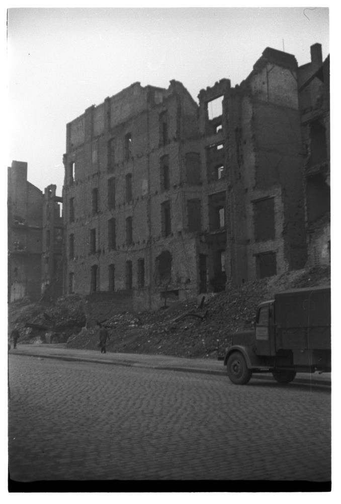 Negativ: Ruine, Bahnstraße 29, 1949 (Museen Tempelhof-Schöneberg/Herwarth Staudt CC BY-NC-SA)