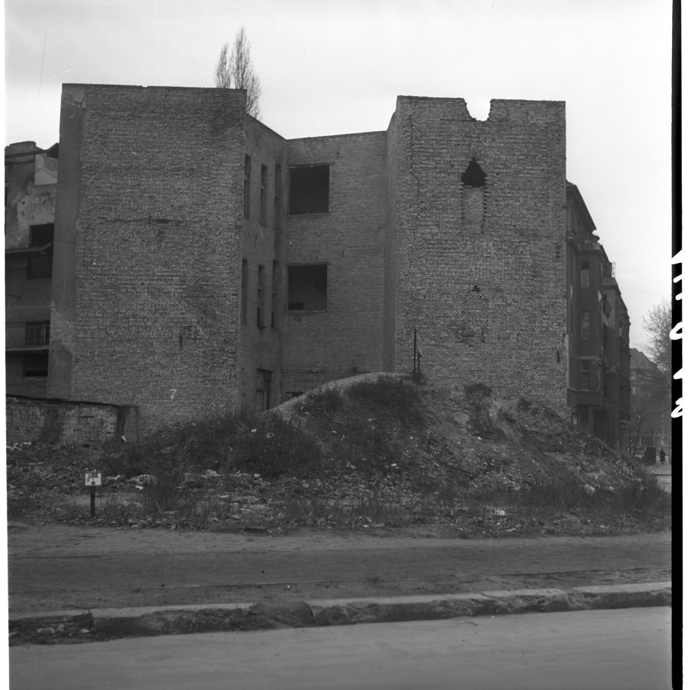 Negativ: Ruine, Bamberger Straße 37, 1953 (Museen Tempelhof-Schöneberg/Herwarth Staudt CC BY-NC-SA)