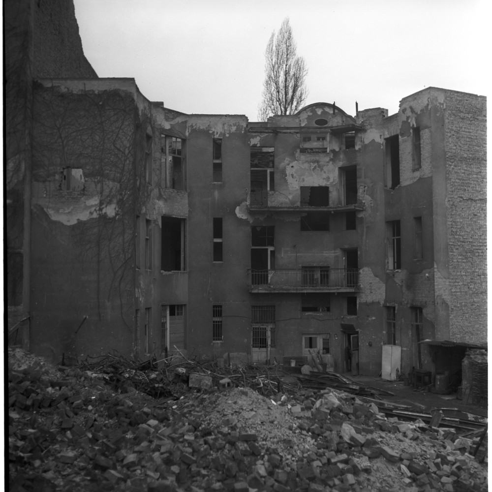 Negativ: Ruine, Bamberger Straße 37, 1953 (Museen Tempelhof-Schöneberg/Herwarth Staudt CC BY-NC-SA)