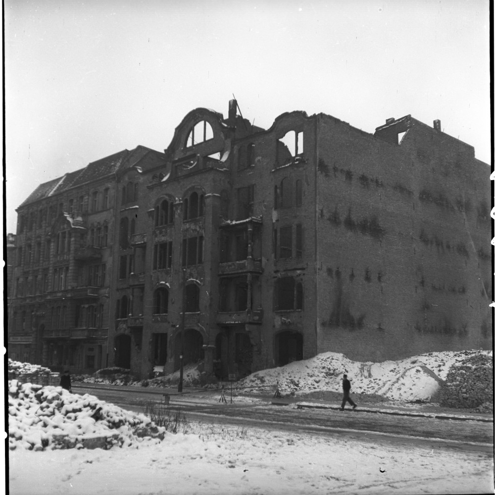 Negativ: Ruine, Bamberger Straße 48, 1952 (Museen Tempelhof-Schöneberg/Herwarth Staudt CC BY-NC-SA)