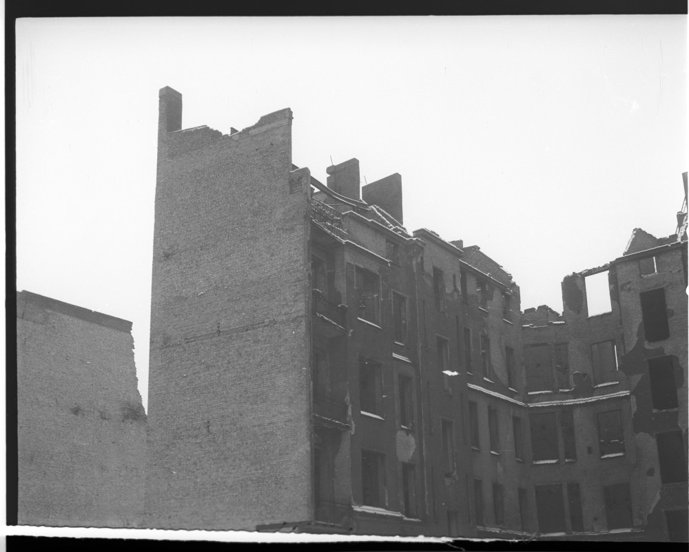 Negativ: Ruine, Bamberger Straße 48, 1952 (Museen Tempelhof-Schöneberg/Herwarth Staudt CC BY-NC-SA)