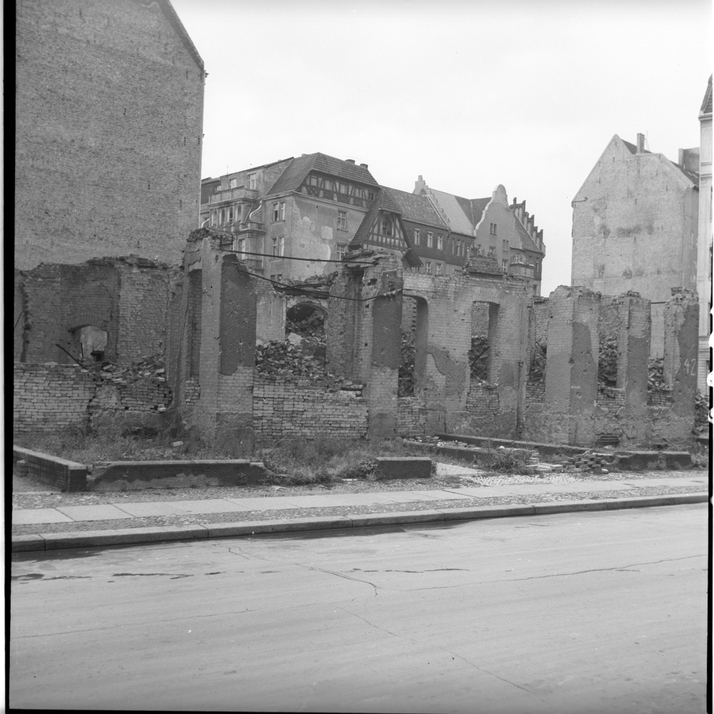 Negativ: Ruine, Barbarossastraße 31, 1953 (Museen Tempelhof-Schöneberg/Herwarth Staudt CC BY-NC-SA)
