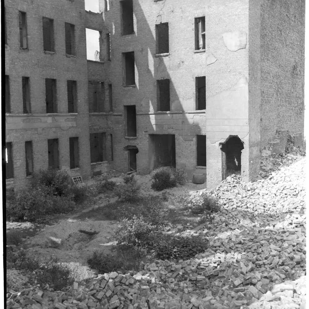 Negativ: Ruine, Barbarossastraße 46, 1953 (Museen Tempelhof-Schöneberg/Herwarth Staudt CC BY-NC-SA)