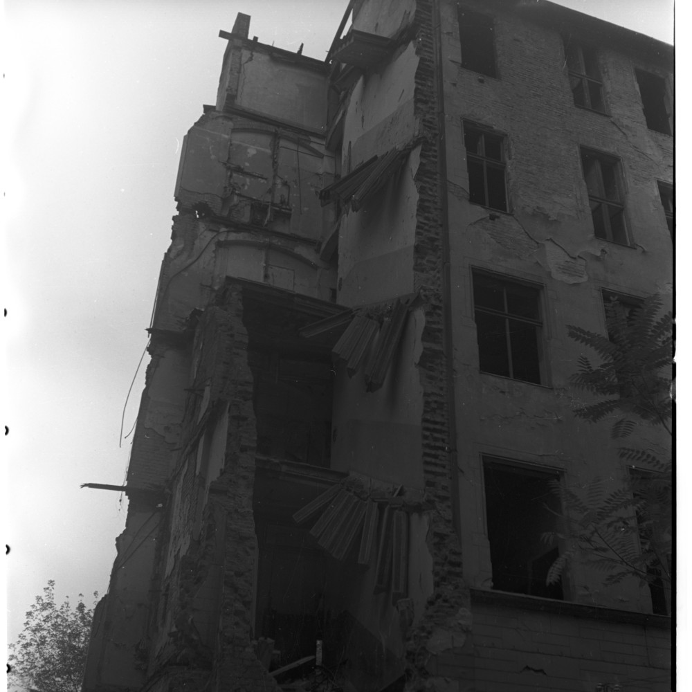 Negativ: Ruine, Barbarossastraße 63, 1950 (Museen Tempelhof-Schöneberg/Herwarth Staudt CC BY-NC-SA)
